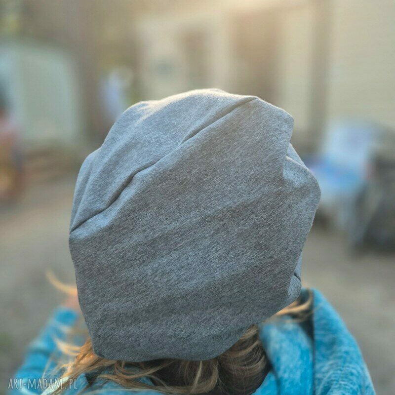 Czapka szara na podszewce unisex - wygodna na co dzień, dla rowerowych fanek
