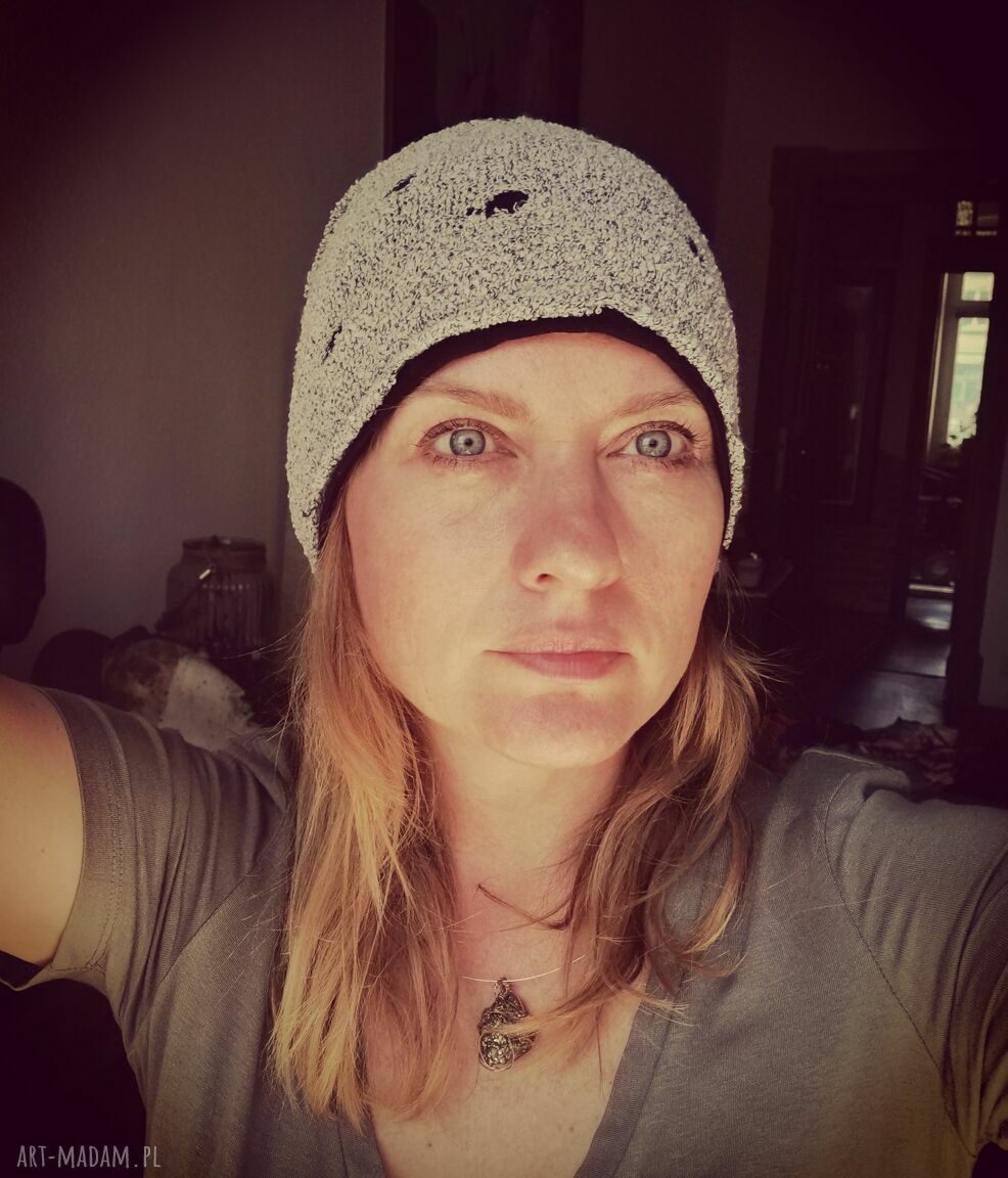 Czapka szara boho damska na podszewce - folk, etno i frędzle