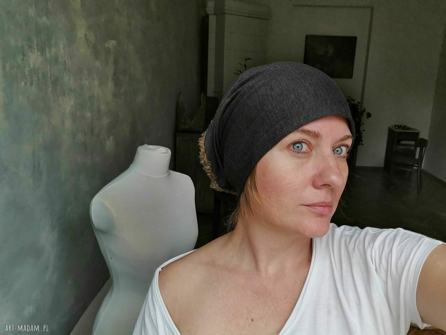 Szara czapka „Smerfetka” na podszewce - ręcznie robiona (57-58 cm)