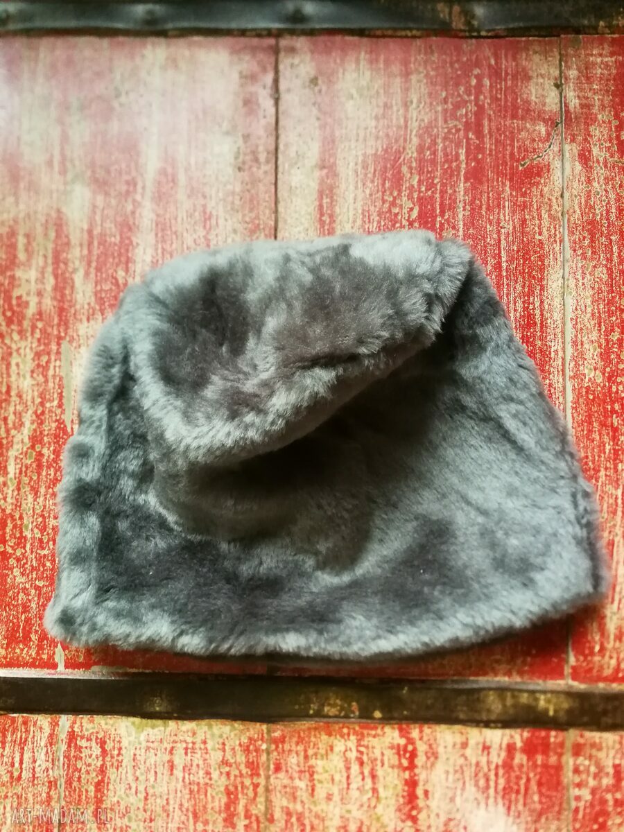 Ciepła szara czapka futrzana na podszewce - etno handmade (rozmiar uniwersalny)