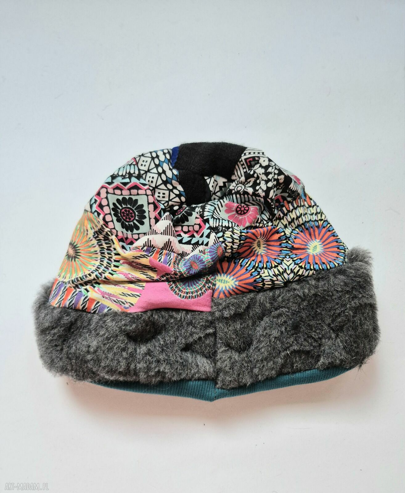 Czapka handmade ze sztucznego futra w marokańskim stylu - krótka na podszewce