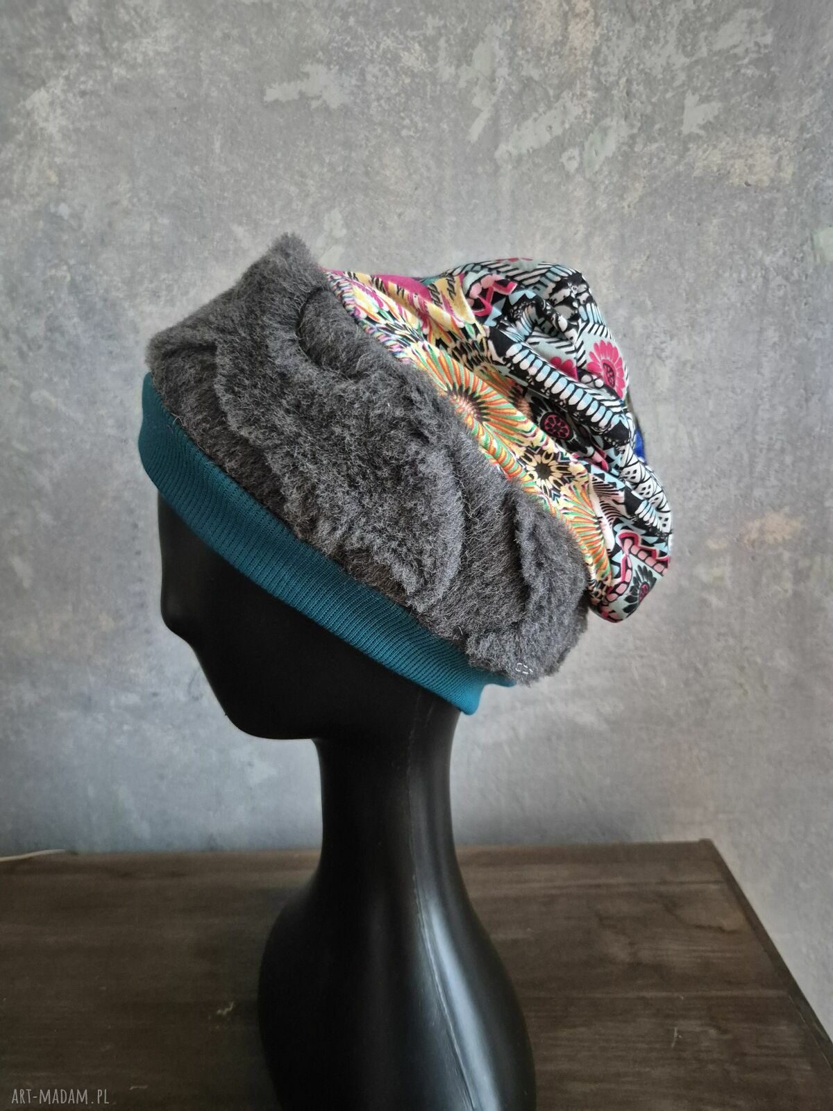 Czapka handmade ze sztucznego futra w marokańskim stylu - krótka na podszewce