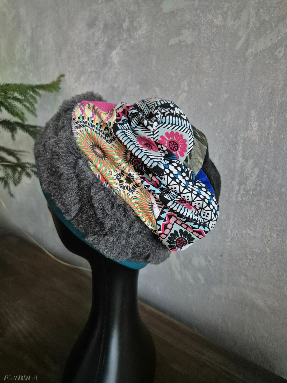 Czapka handmade ze sztucznego futra w marokańskim stylu - krótka na podszewce