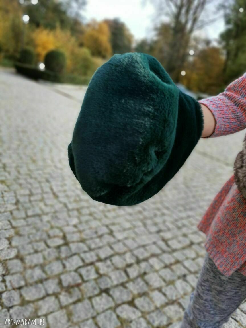 Zielona czapka z miękkiego sztucznego futerka - rozmiar uniwersalny boho/etno