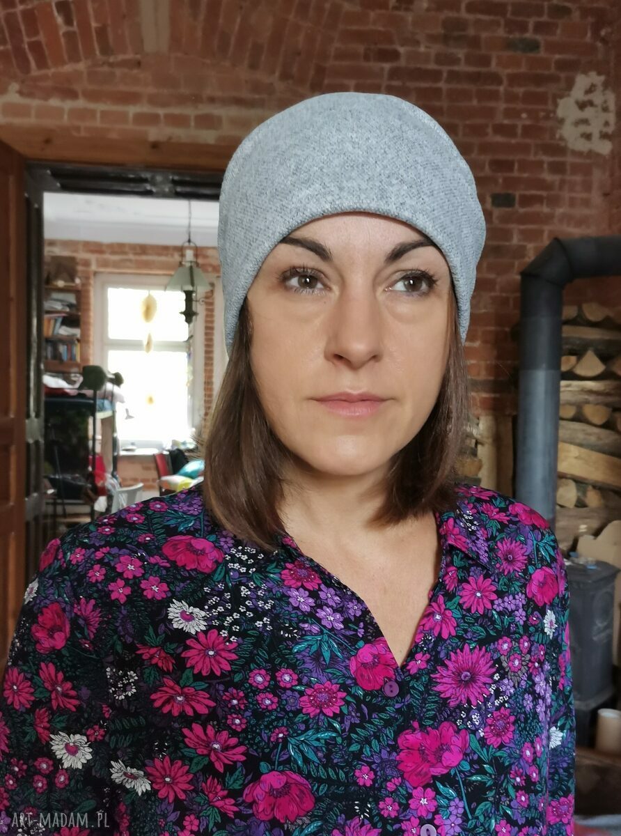 Szara czapka Smerfetka unisex z dzianiny na podszewce