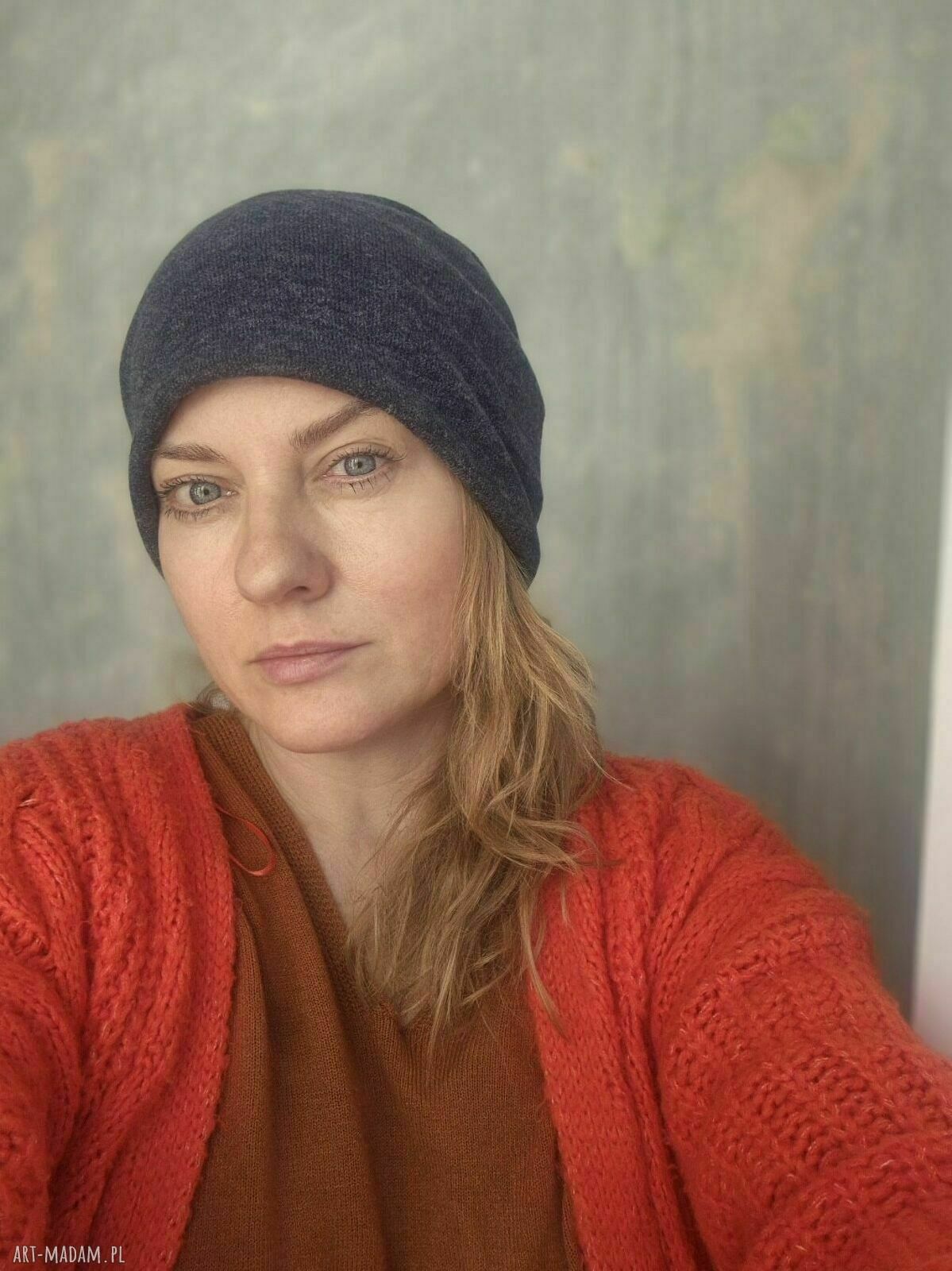 Szara czapka unisex na podszewce - rozmiar uniwersalny