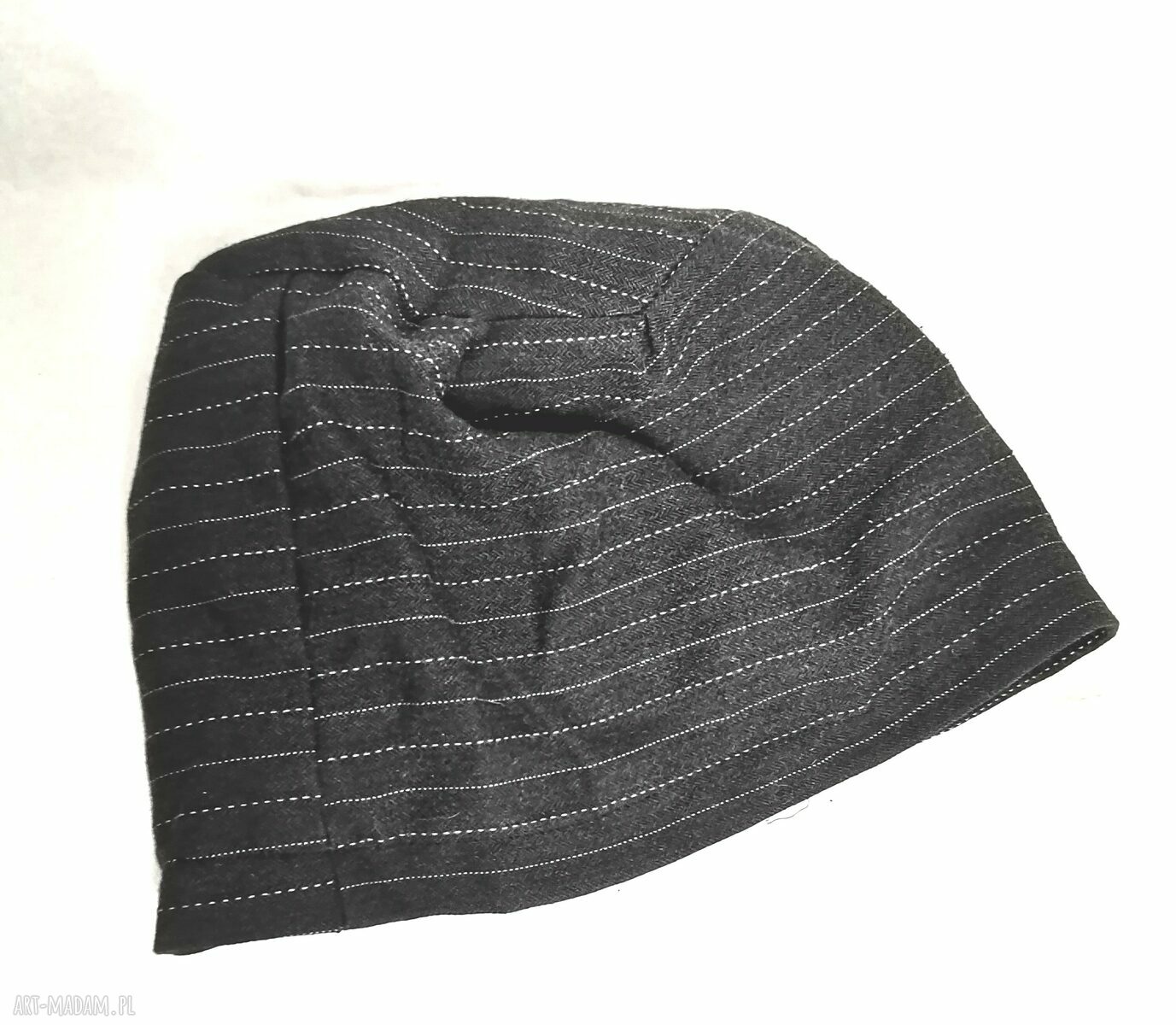 Czapka uniwersalna na podszewce w stylu folk i boho z frędzlami - ciemnoszara w prążek