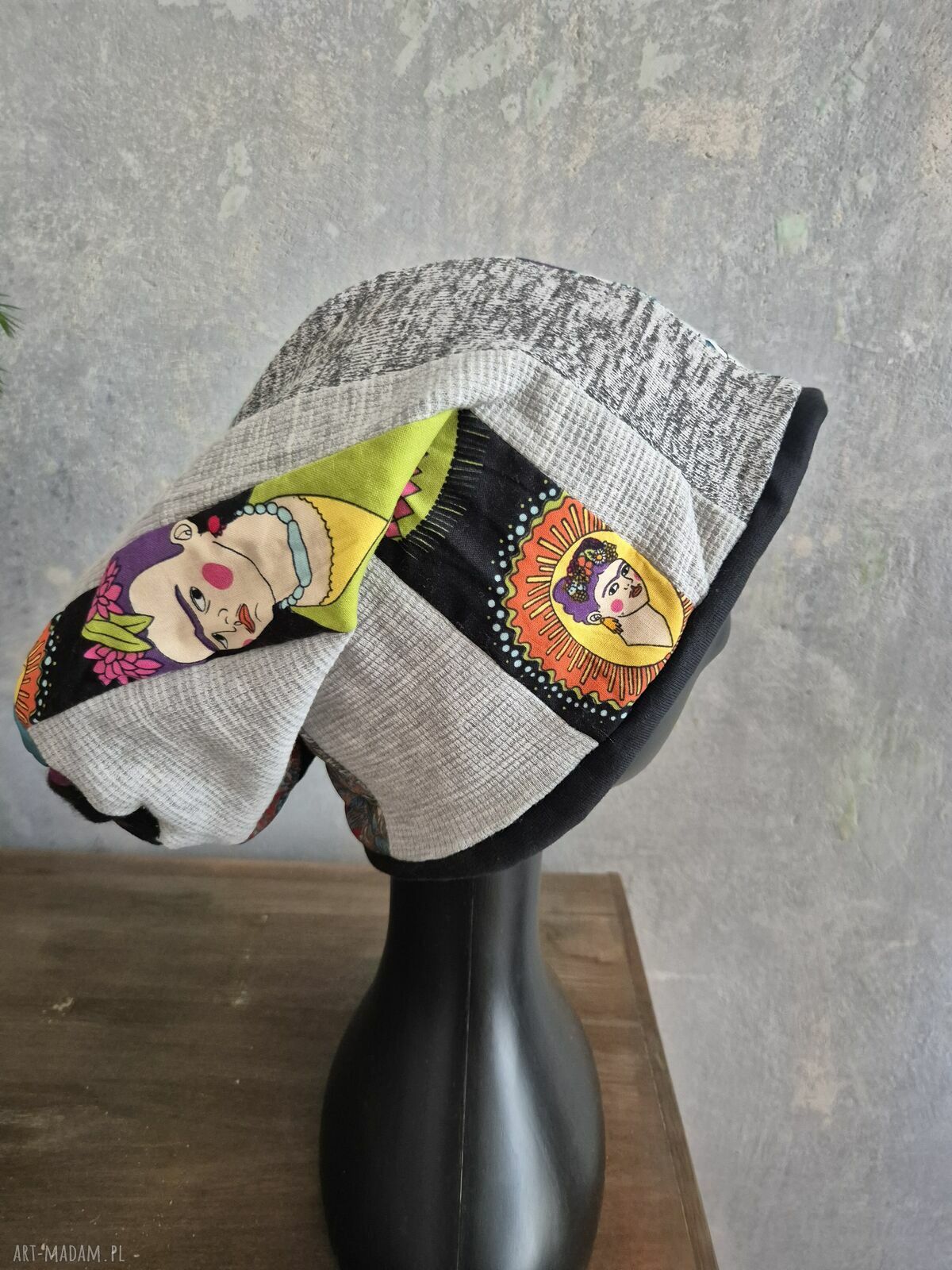 Czapka uniwersalna na podszewce Smerfetka z Fridą Kahlo - do codziennych stylizacji