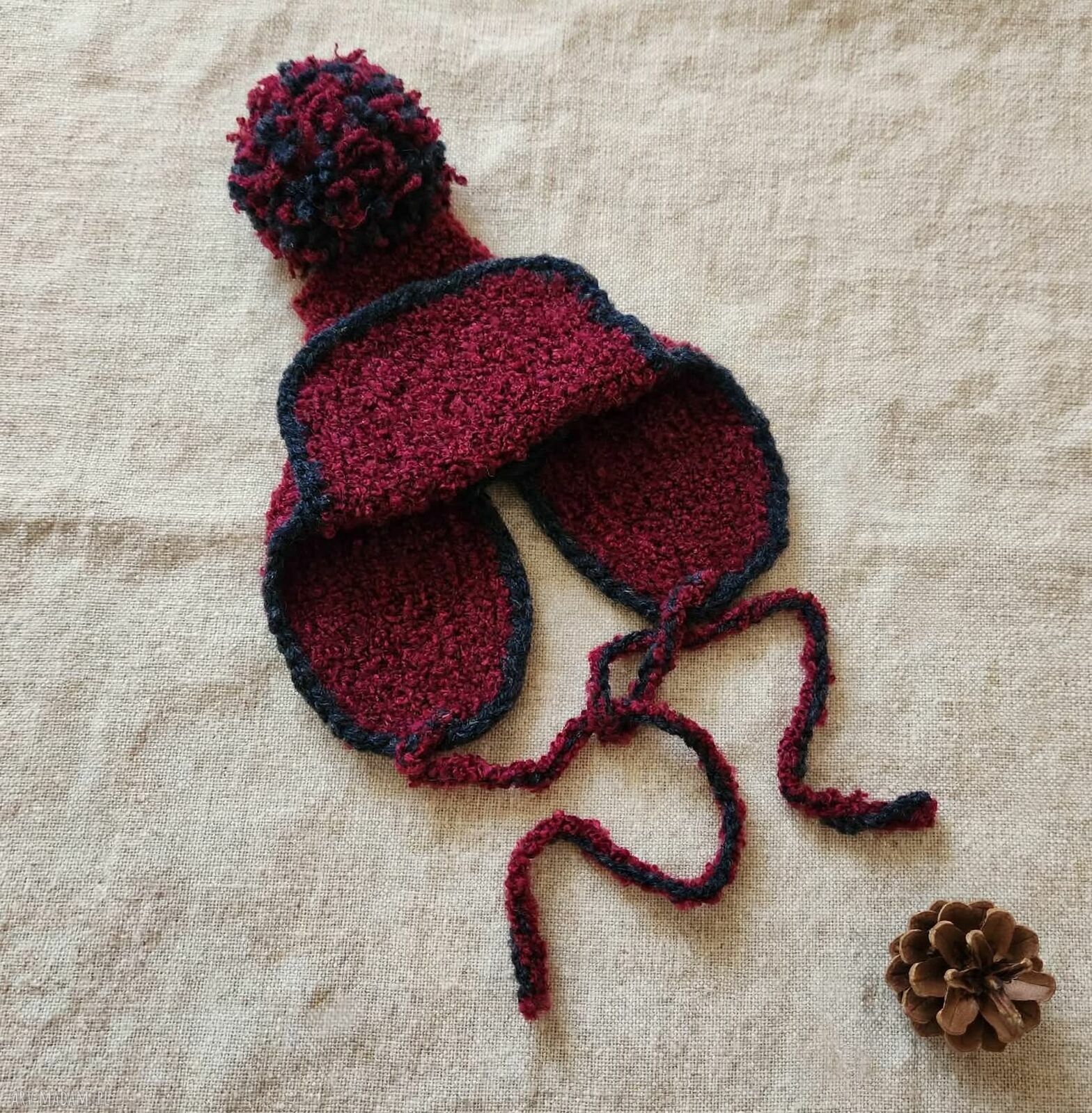 Czapka uszanka dla psa Kieł i Pompon - bordowe ubranko handmade