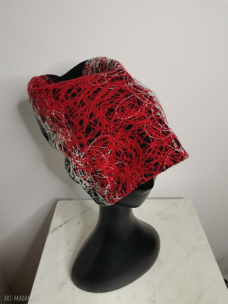 Zimowa czapka boho etno z frędzlami - wełna na podszewce (57 cm)