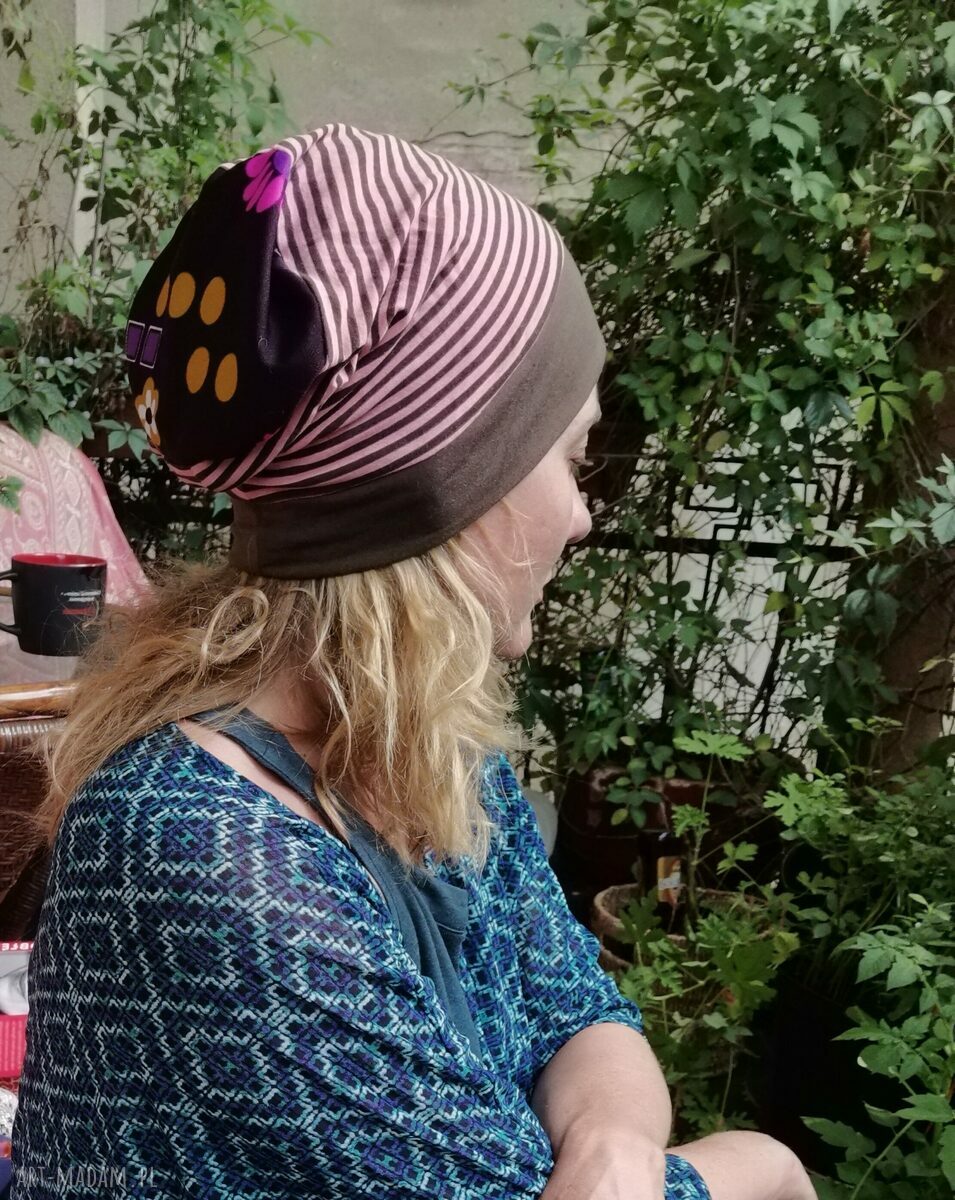 Czapka w paski boho z frędzlami na podszewce - rozmiar uniwersalny