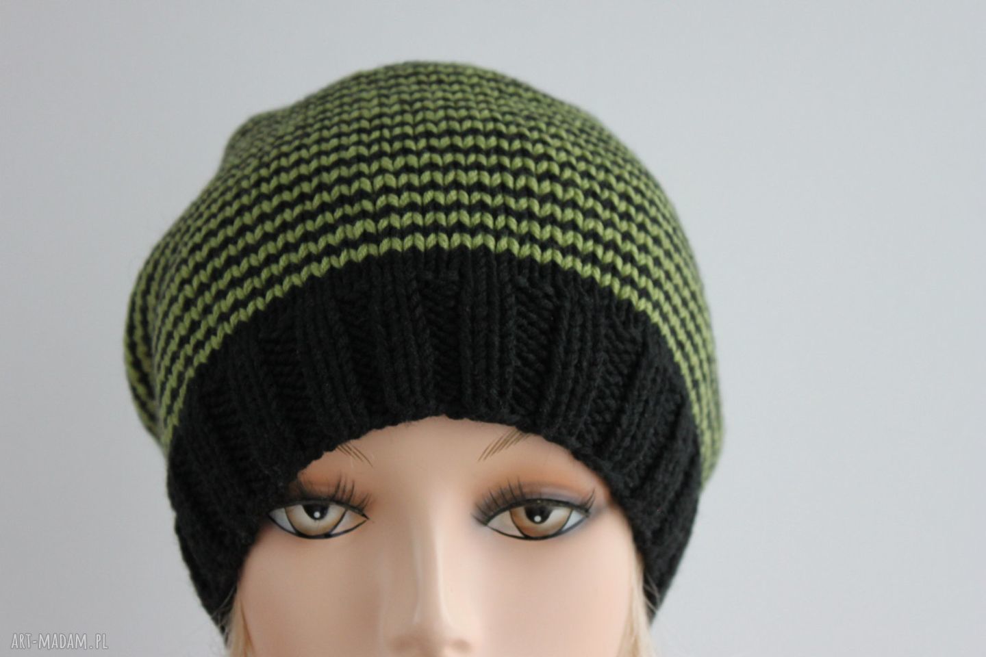 Zimowa czapka w paski khaki i czarny - unisex