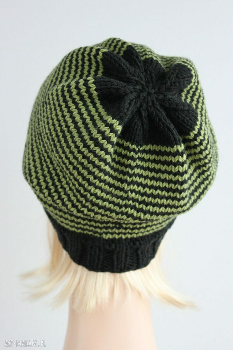 Zimowa czapka w paski khaki i czarny - unisex