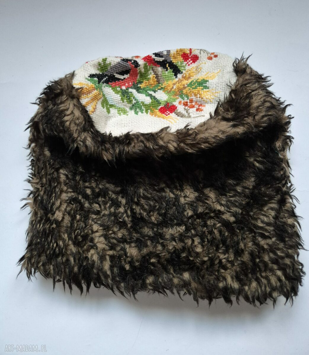 Ciepła czapka damska ręcznie robiona - rozmiar M 55-56 cm