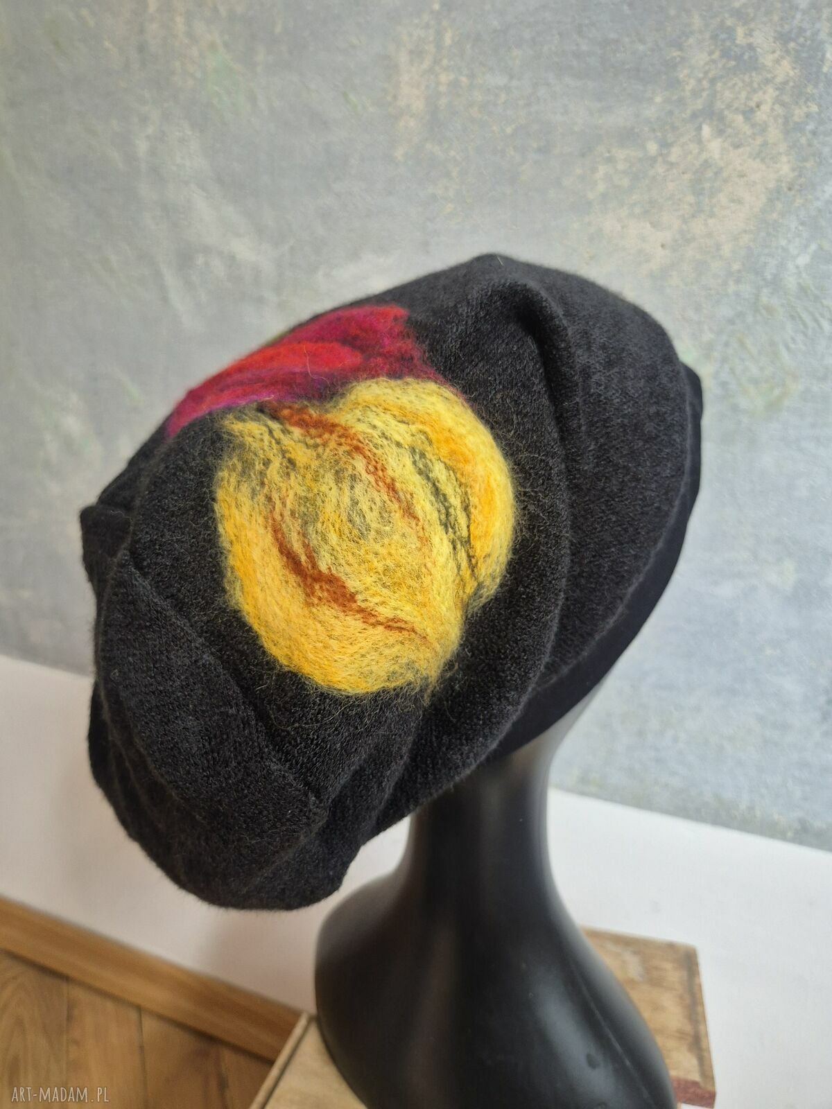 Ręcznie robiona czapka damska handmade na co dzień