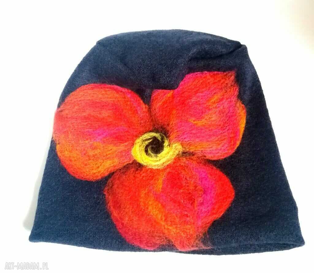 Czapka wełniana filcowana czarna na zimę z kwiatami - handmade (rozmiar uniwersalny)