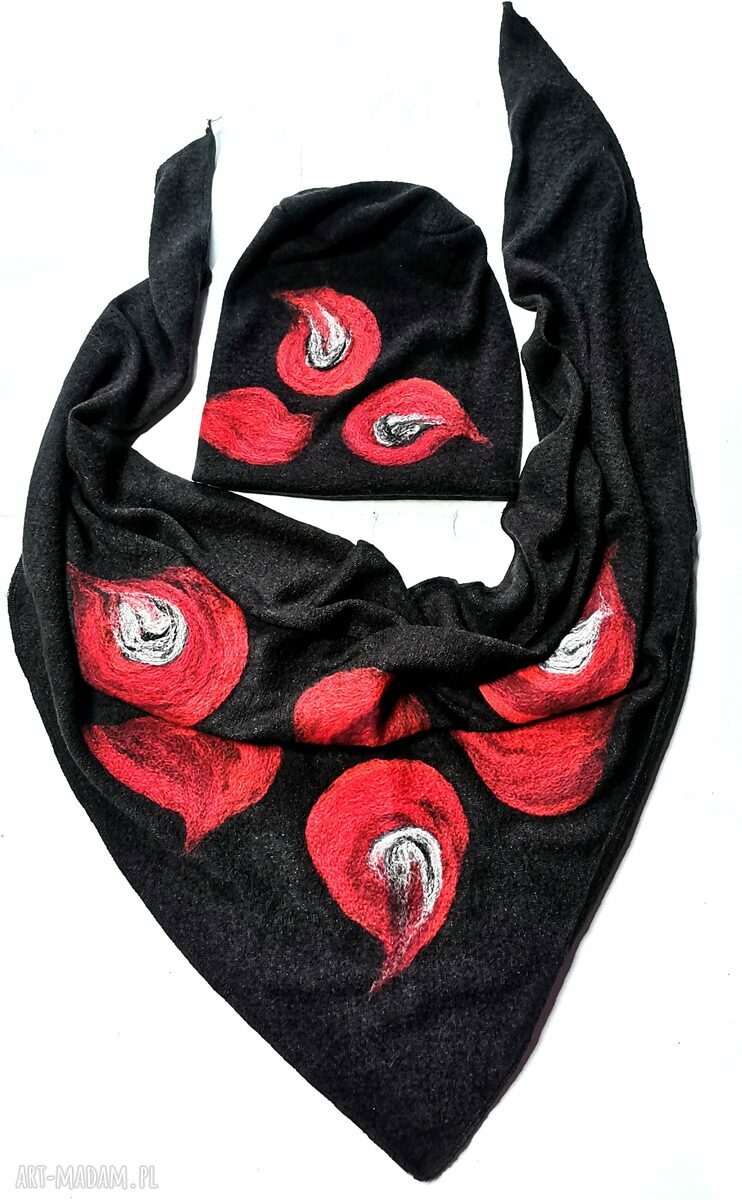 Ciepła czapka wełniana handmade z podszewką - czarny boho-folk