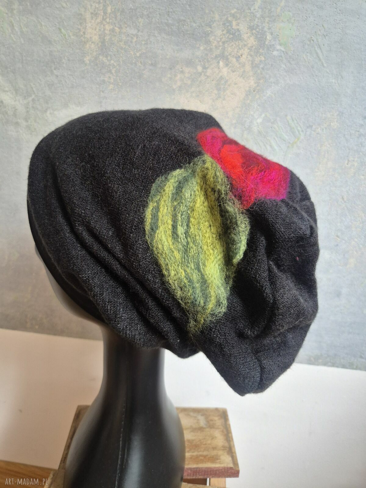 Ręcznie robiona czapka damska handmade na co dzień