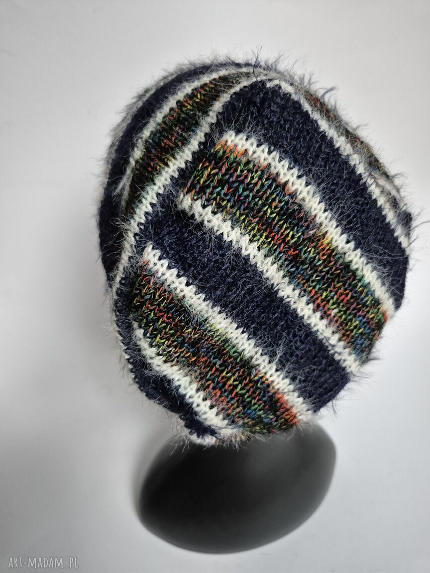 Czapka wełniana na podszewce - uniwersalna poezja handmade