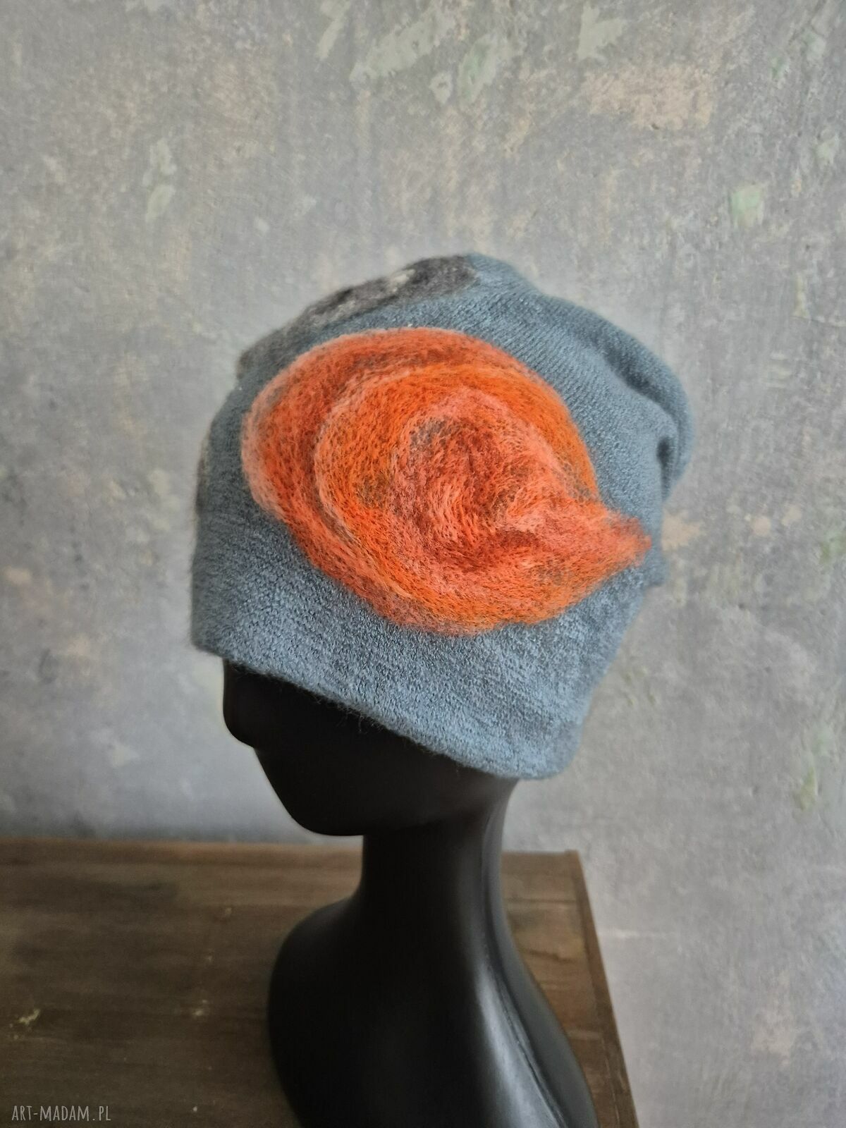 Czapka wełniana filcowana zimowa handmade w kwiaty - na podszewce (rozmiar uniwersalny)
