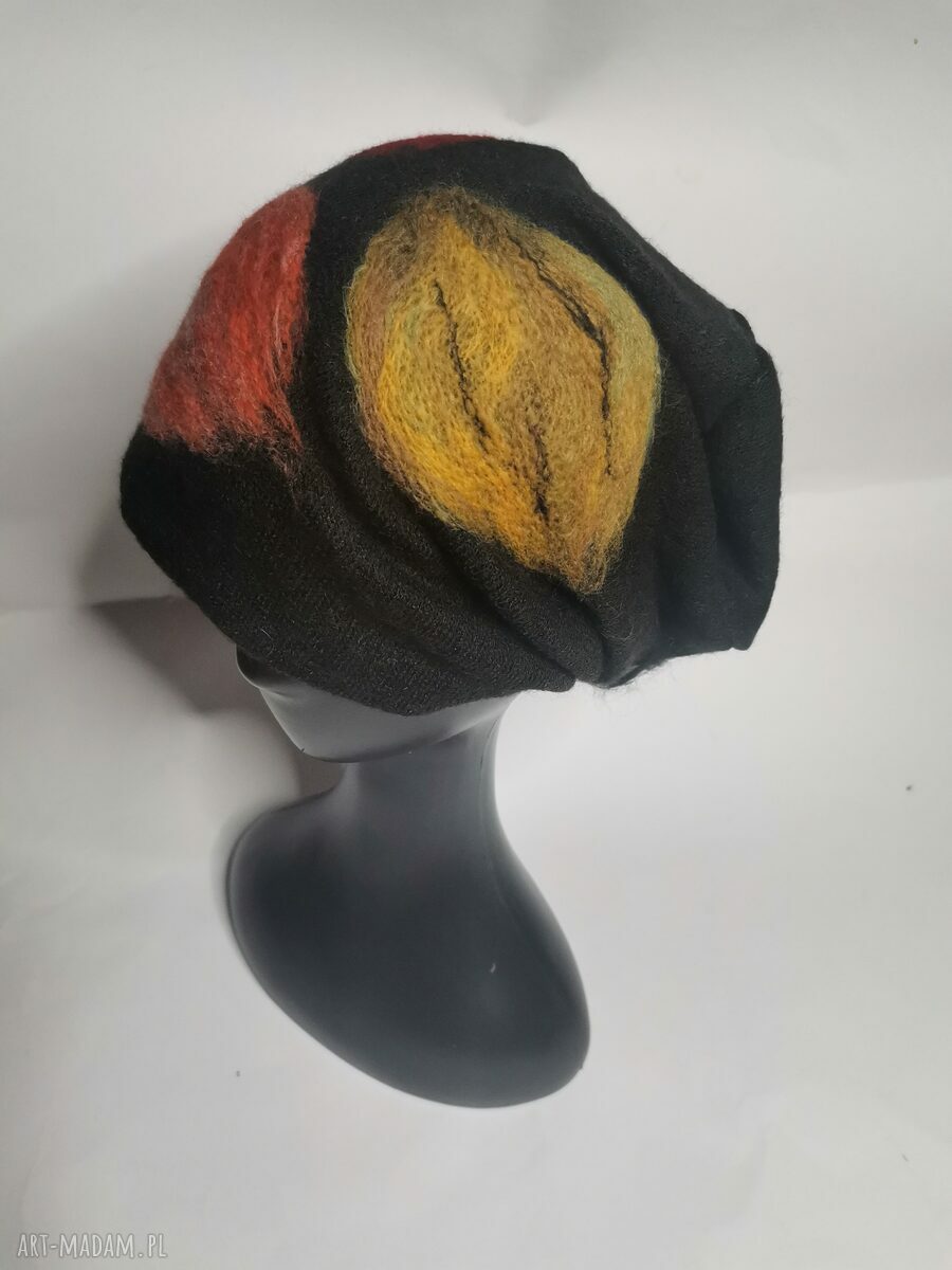 Czapka wełniana filcowana w kwiaty - zimowa, handmade na podszewce (rozmiar uniwersalny)