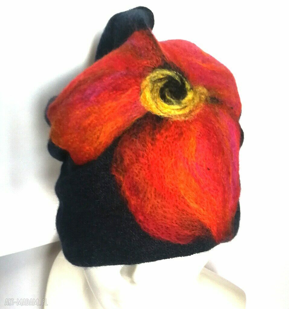 Czapka wełniana filcowana czarna na zimę z kwiatami - handmade (rozmiar uniwersalny)