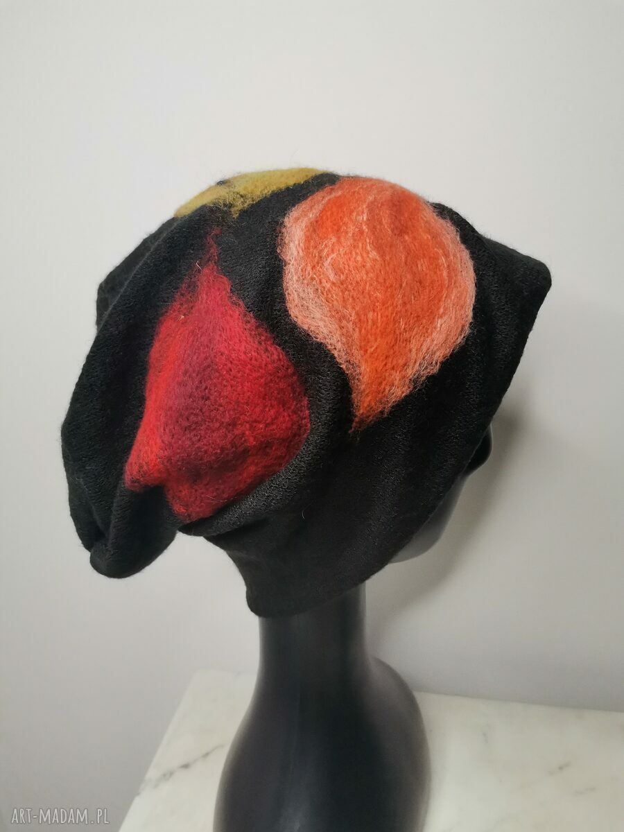 Boho czapka wełniana z merino filcowana w kwiaty na podszewce - rozmiar uniwersalny