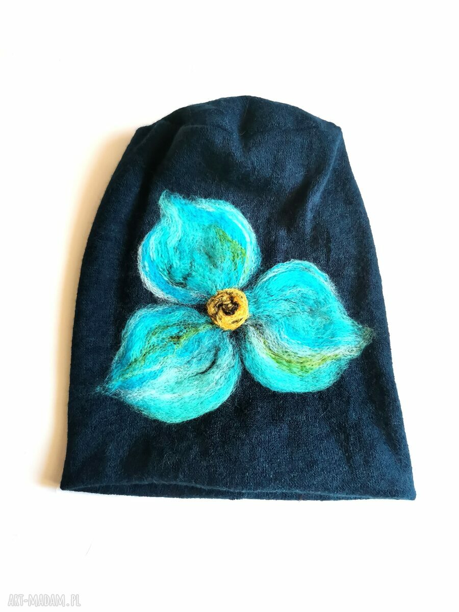 Czapka wełniana filcowana granatowa zimowa w kwiaty na podszewce rozmiar uniwersalny - handmade z merynosów