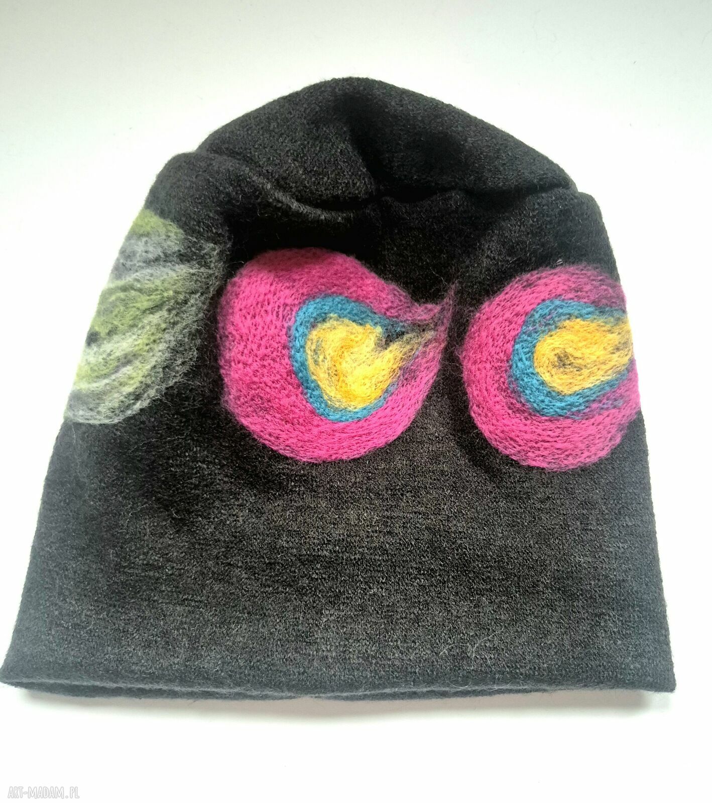 Czapka wełniana filcowana zimowa czarna w kwiaty - handmade na podszewce