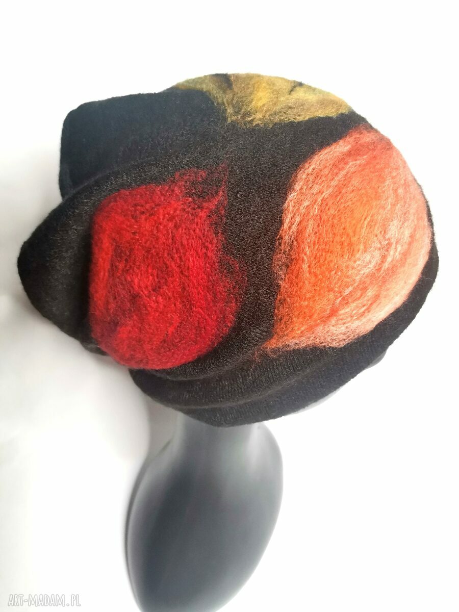 Czapka wełniana filcowana w kwiaty - zimowa, handmade na podszewce rozmiar uniwersalny