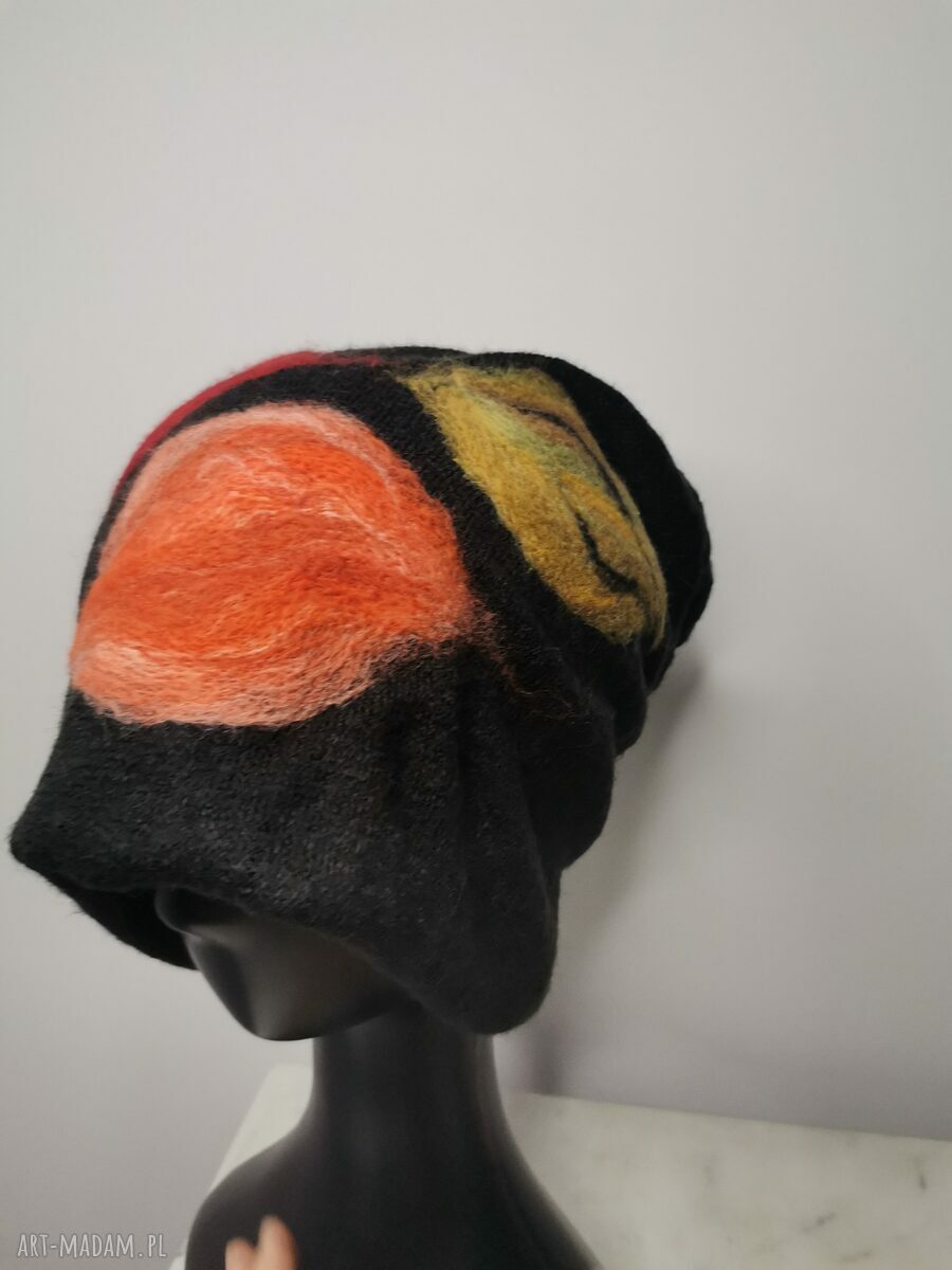 Boho czapka wełniana z merino filcowana w kwiaty na podszewce - rozmiar uniwersalny