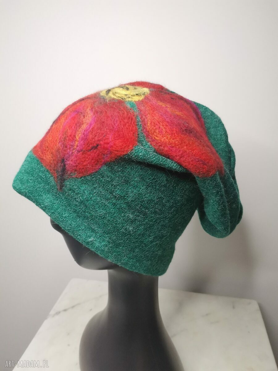 Boho zimowa czapka wełniana filcowana w kwiaty - merynos na podszewce