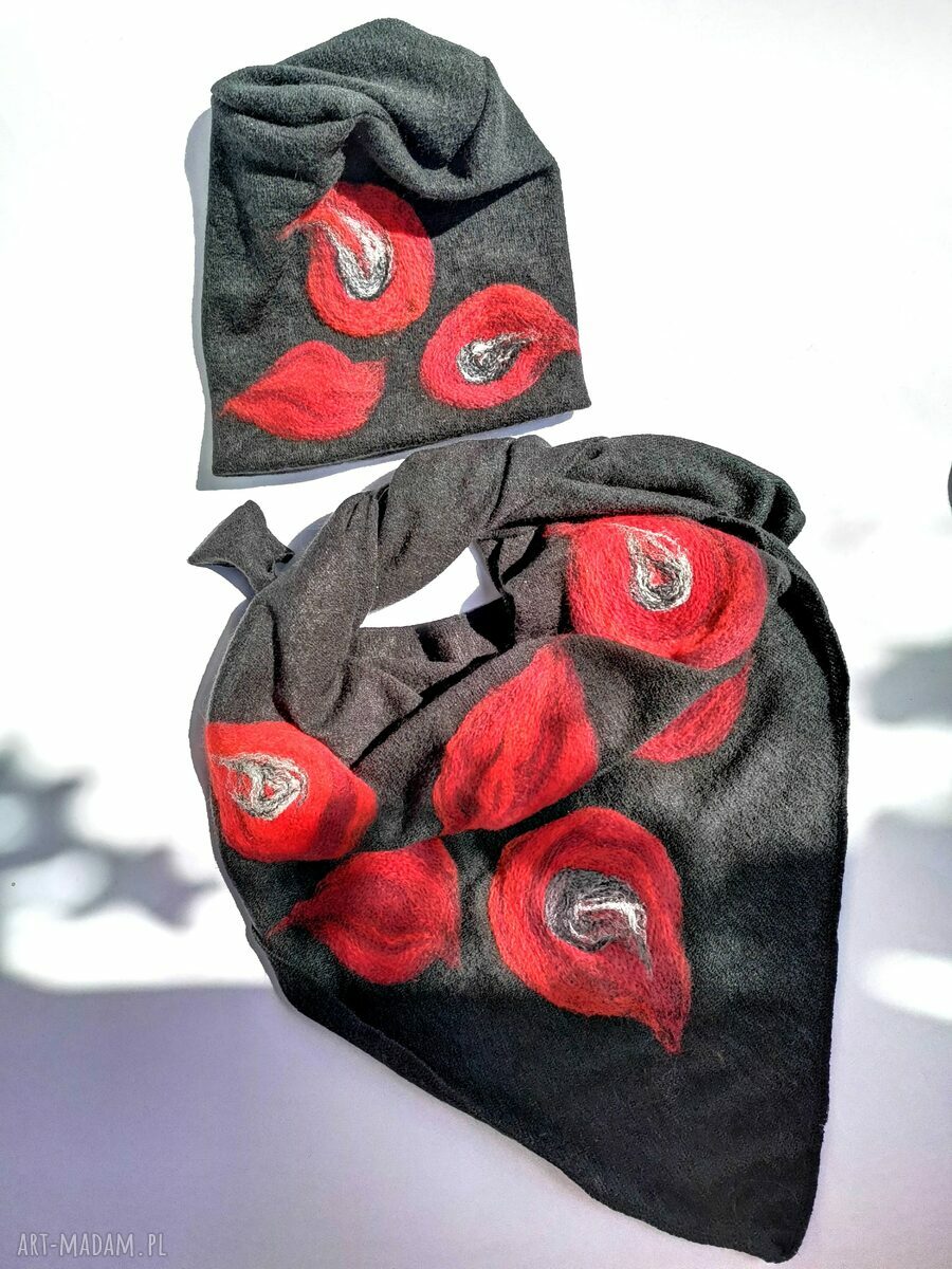 Ciepła czapka wełniana handmade na podszewce - czarna, rozmiar uniwersalny