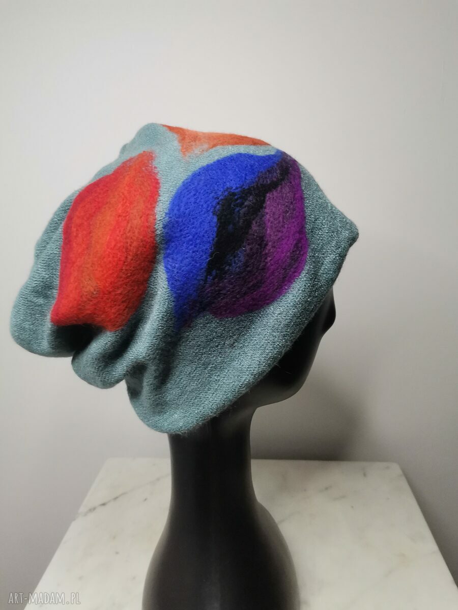 Zimowa czapka filcowana z merino - Ruda Klara boho w kwiaty na podszewce