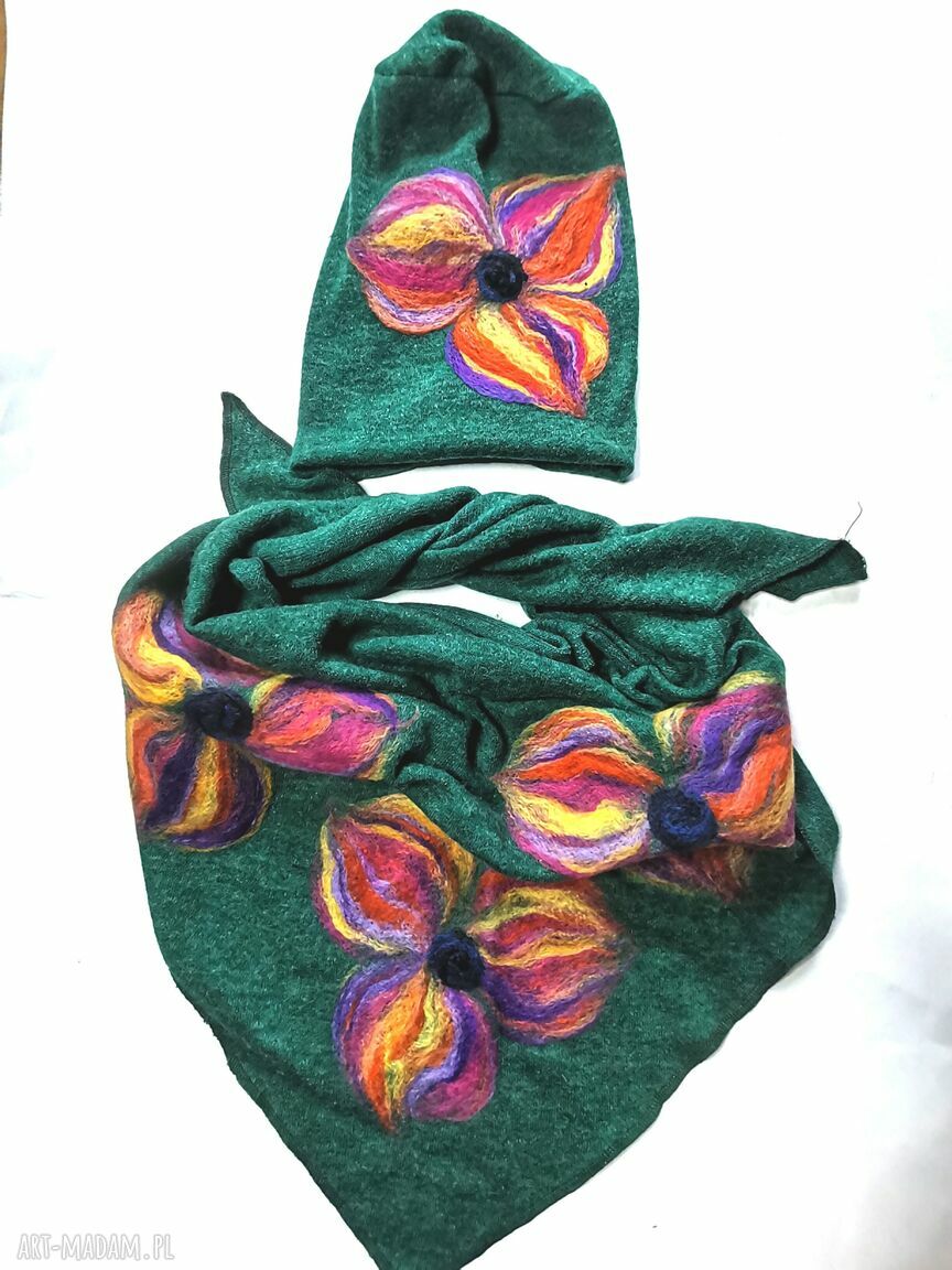 Turkusowa czapka handmade z wełny merynosów na podszewce