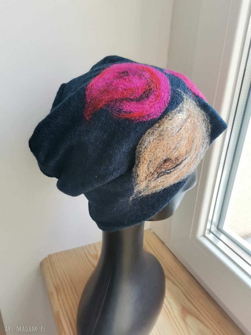 Czapka wełniana filcowana zimowa w kwiaty z podszewką (merino, rozmiar uniwersalny)