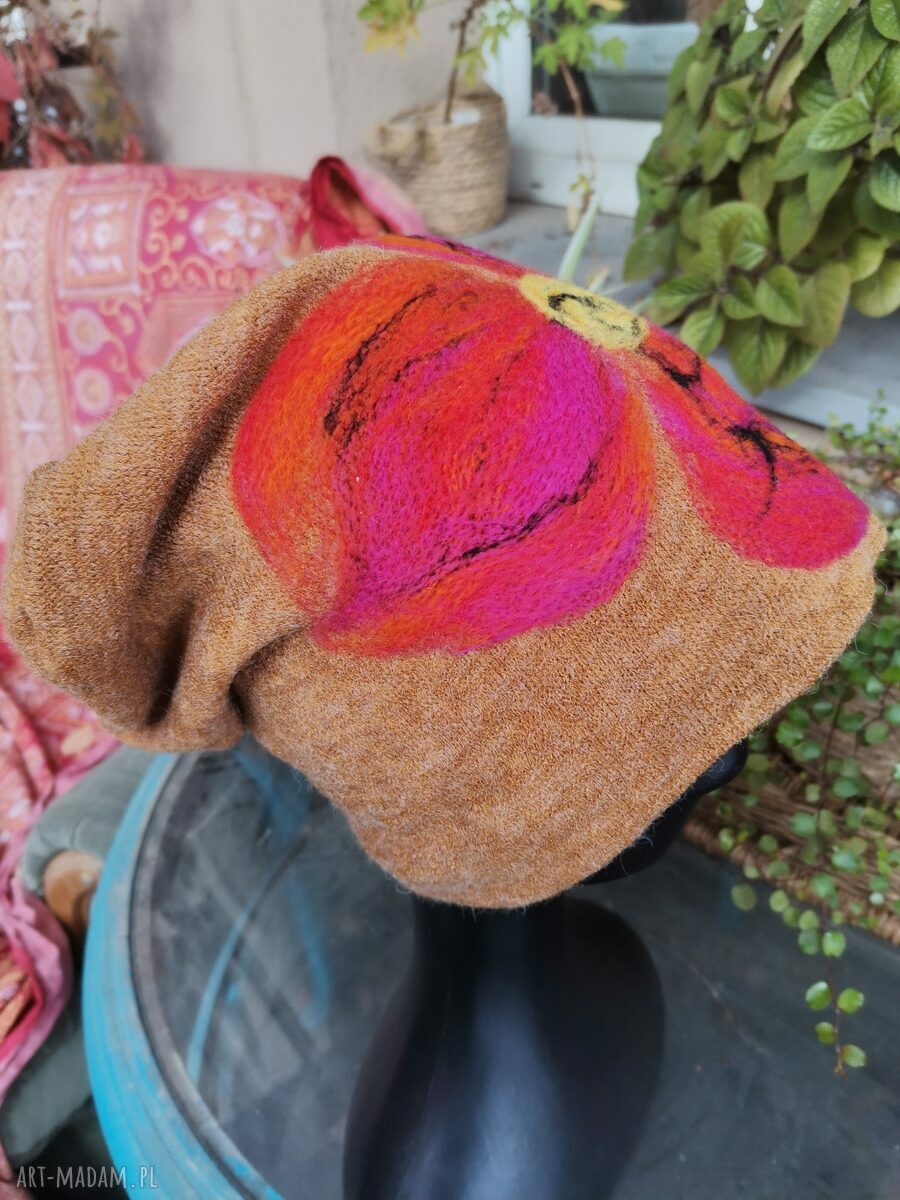 Czapka wełniana miodowa filcowana z merynosów na podszewce - folk i boho