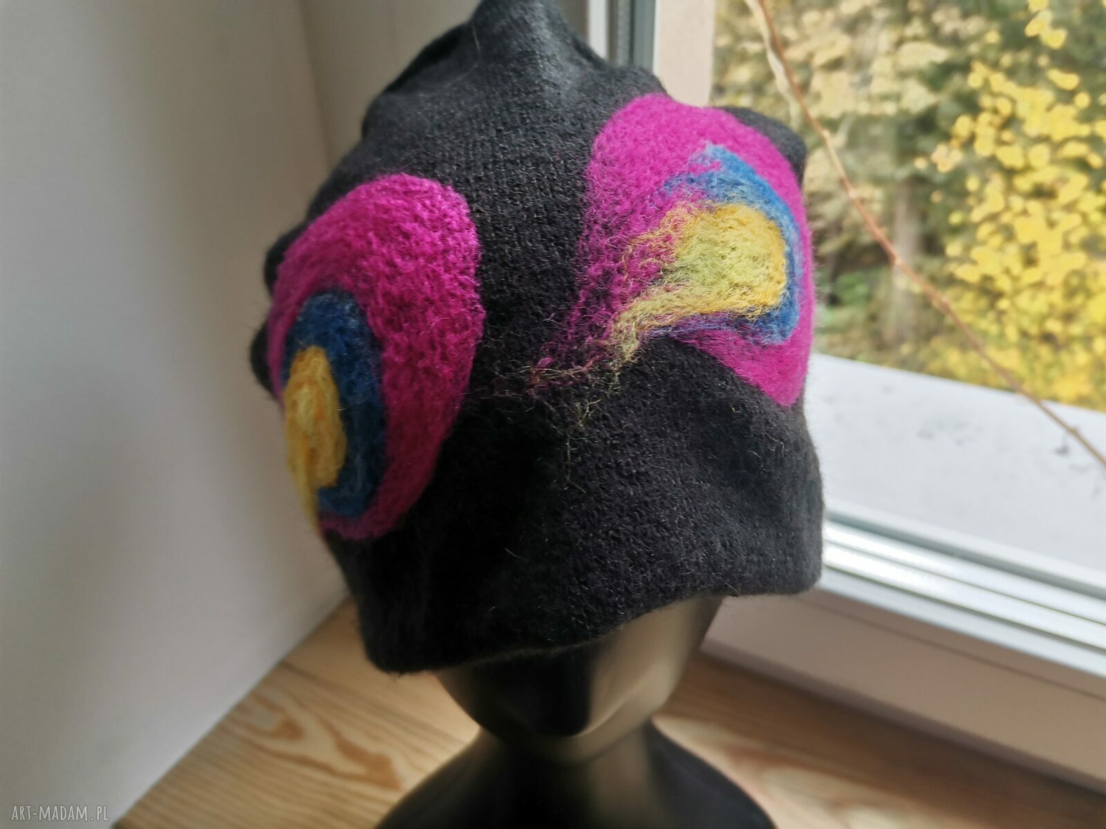 Czapka Frida z wełny merynosów - filcowana w kwiaty na podszewce (rozmiar uniwersalny)