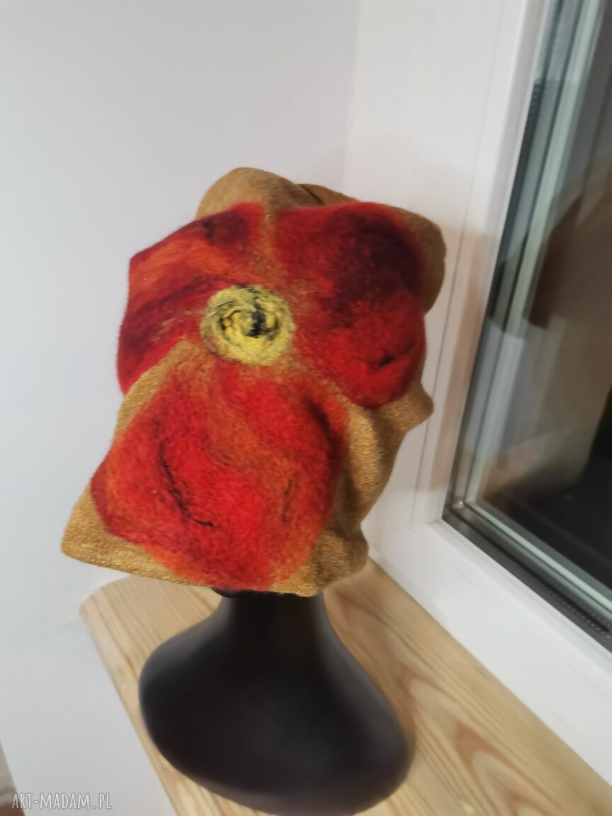Czapka wełniana filcowana zimowa w kwiaty na podszewce - rozmiar uniwersalny