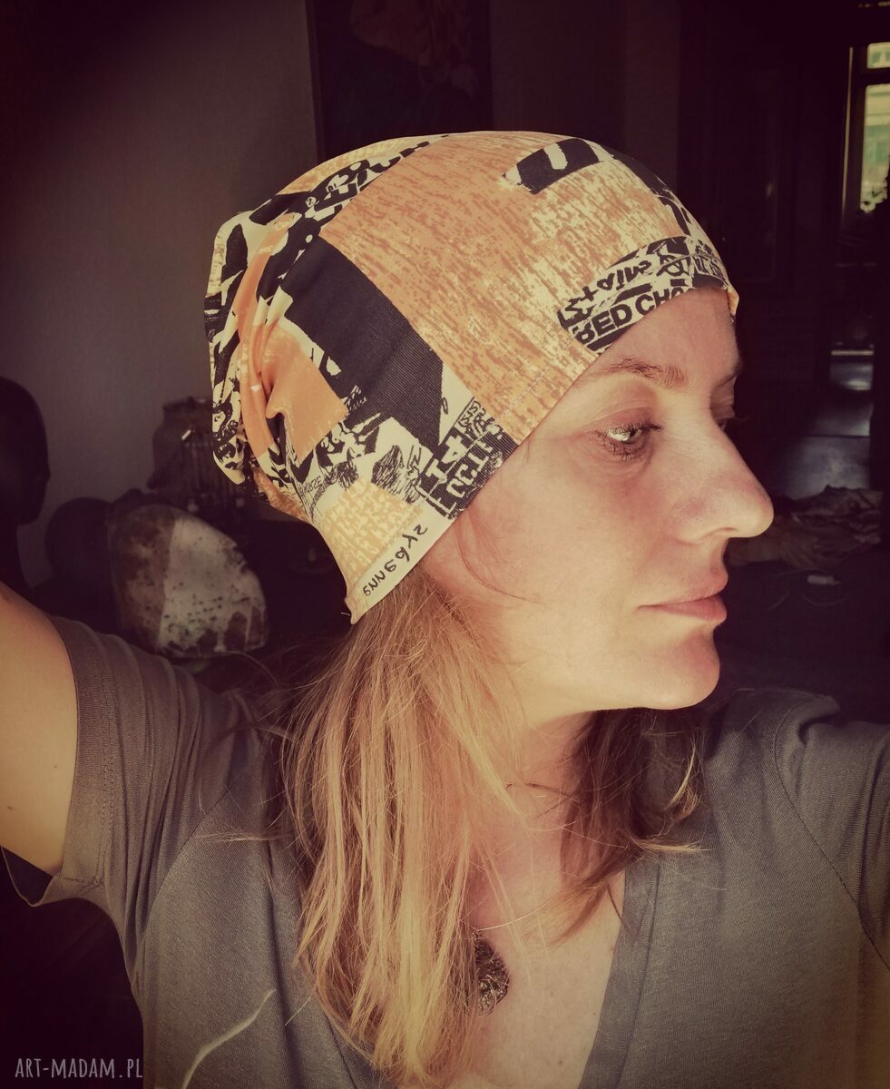 Czapka wiosenna damska uniwersalna na podszewce - folk/boho z frędzlami