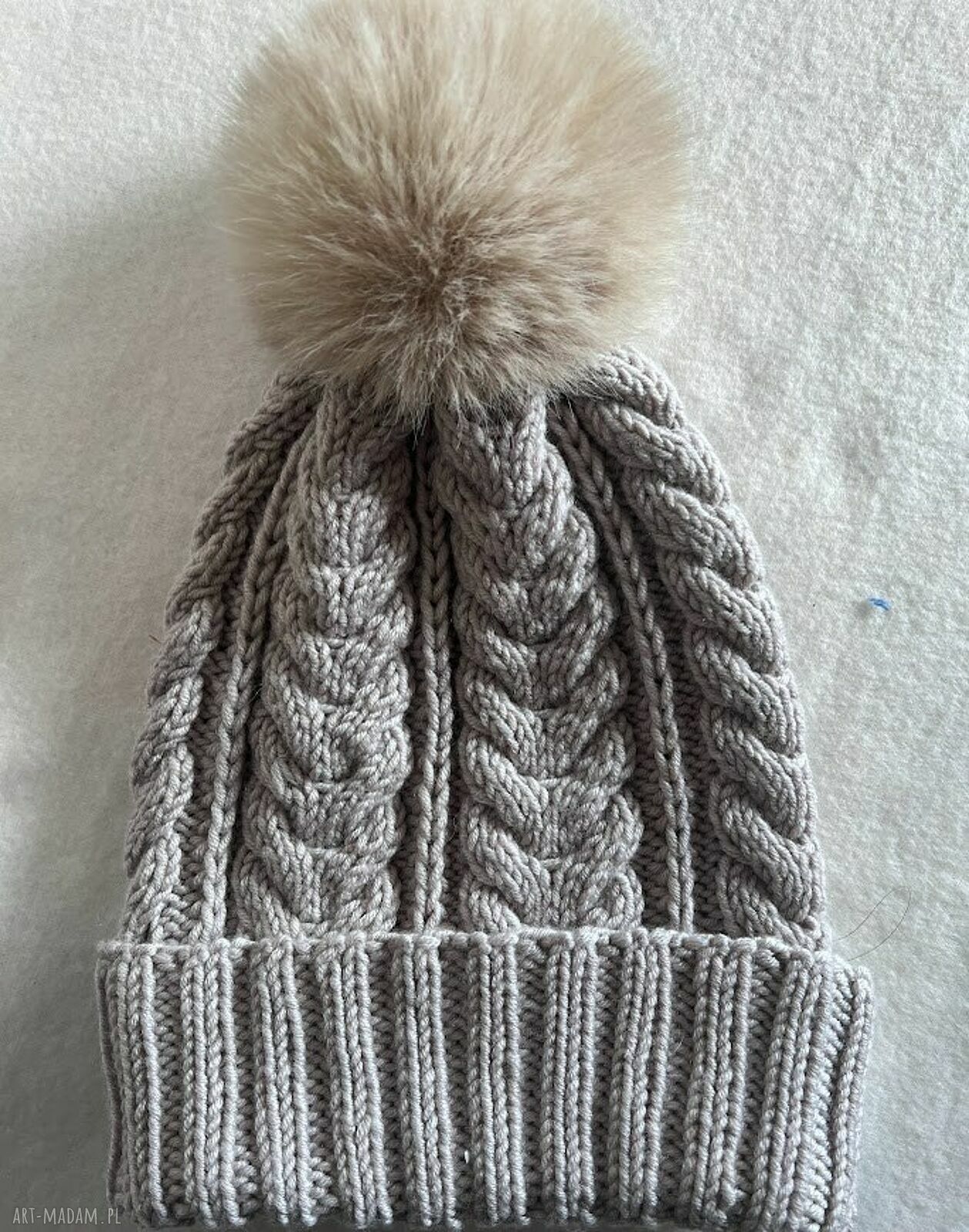 Beżowa czapka zimowa z 100% wełny merino - ręcznie robiona
