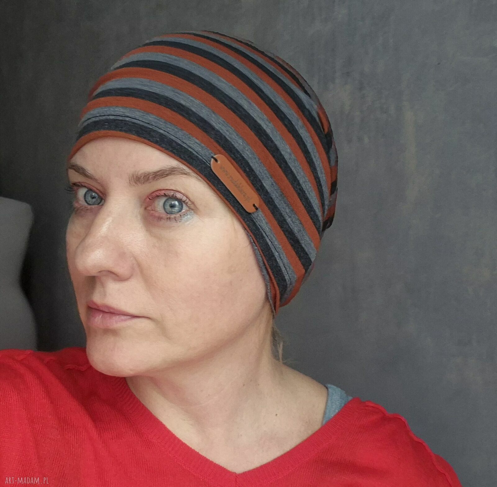 Ręcznie robiona czapka damska z dzianiny - miękka, rozciągliwa i bez podszewki (boho)