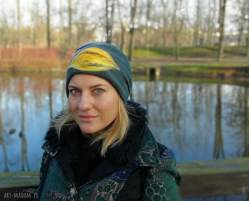 Zielona czapka z wełny merynosów handmade na podszewce - ciepła i miękka