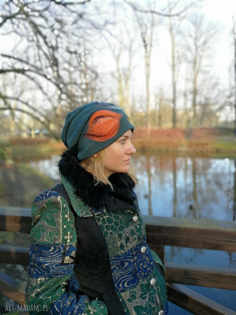 Zielona czapka z wełny merynosów handmade na podszewce - ciepła i miękka