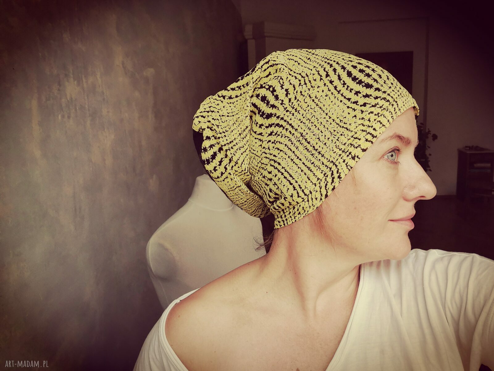Żółta czapka folk boho z frędzlami Frida - na podszewce