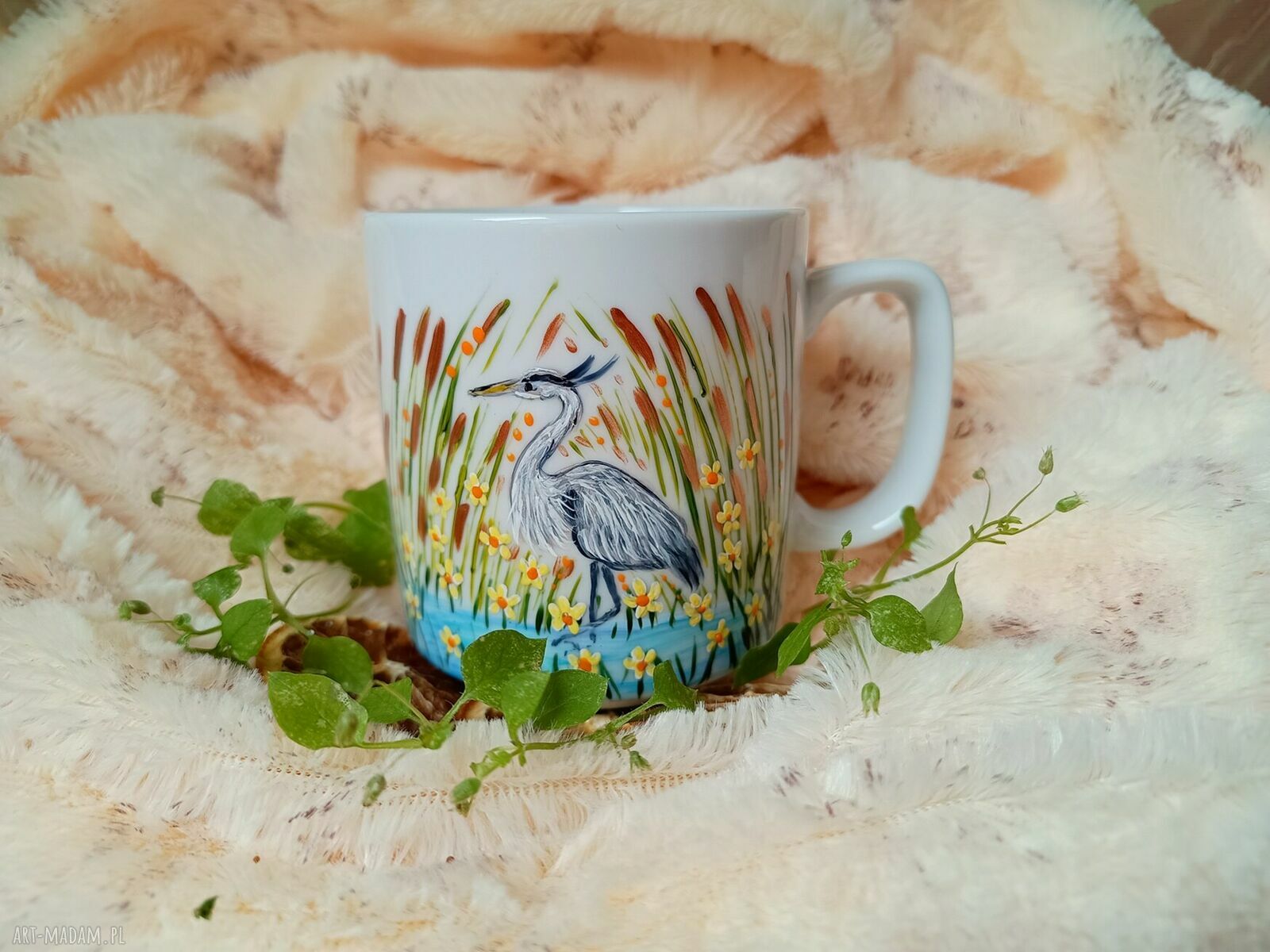 Czapla w sitowiu - ręcznie malowany kubek porcelanowy 270 ml