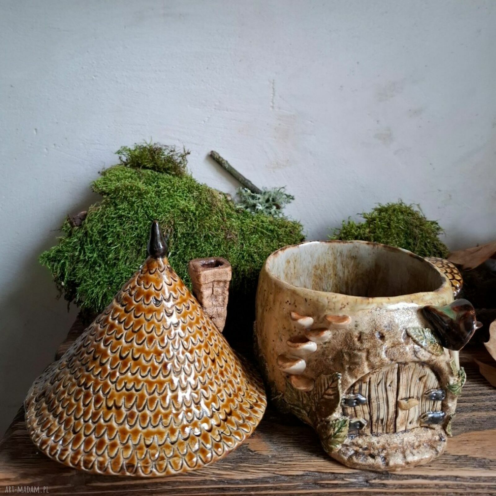 Czarka, cukiernica lub kubek ceramiczny z przykrywką - Leśny domek