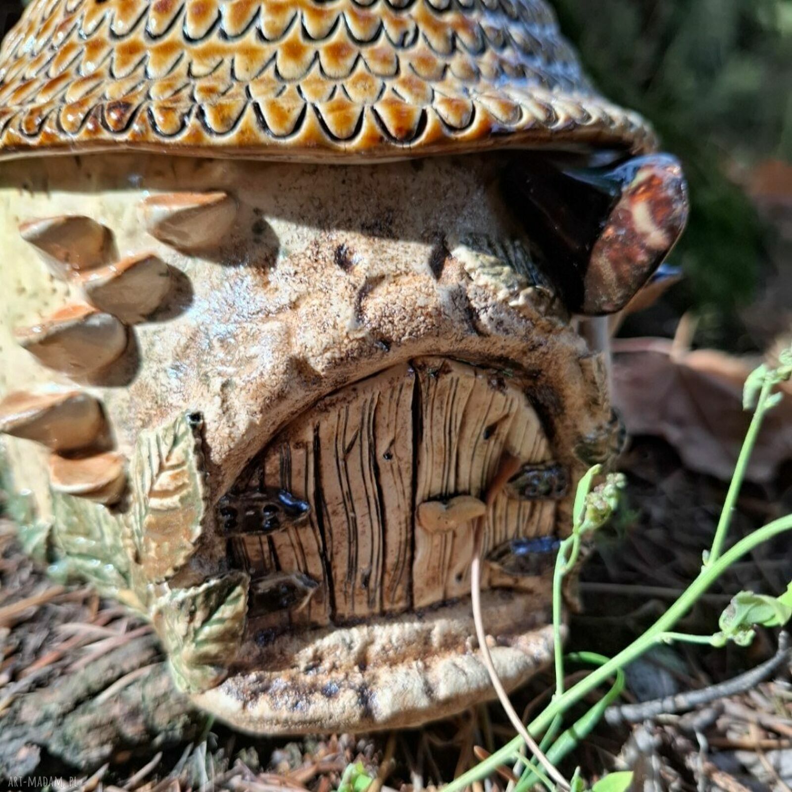 Czarka, cukiernica lub kubek ceramiczny z przykrywką - Leśny domek