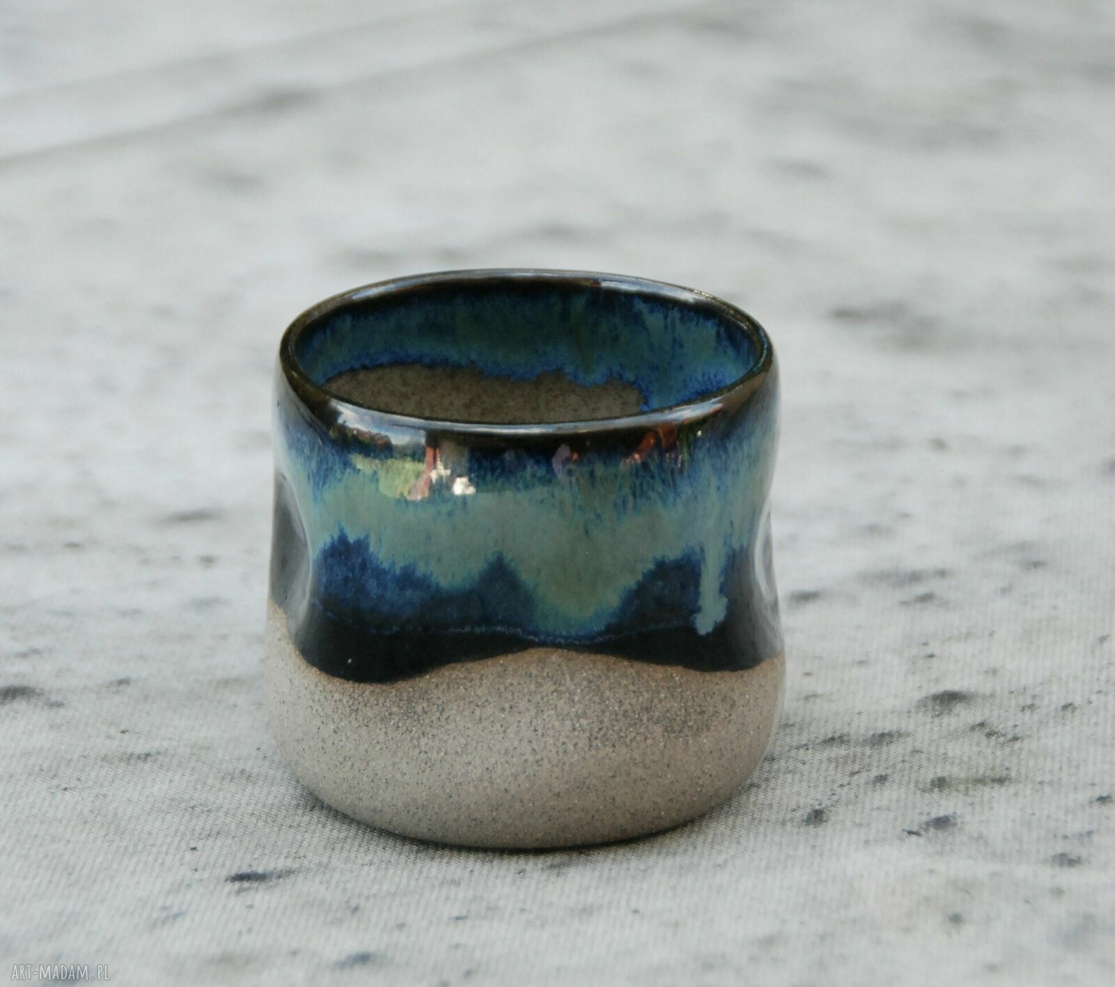 Ręcznie robiona czarka ceramiczna Krzywa 2