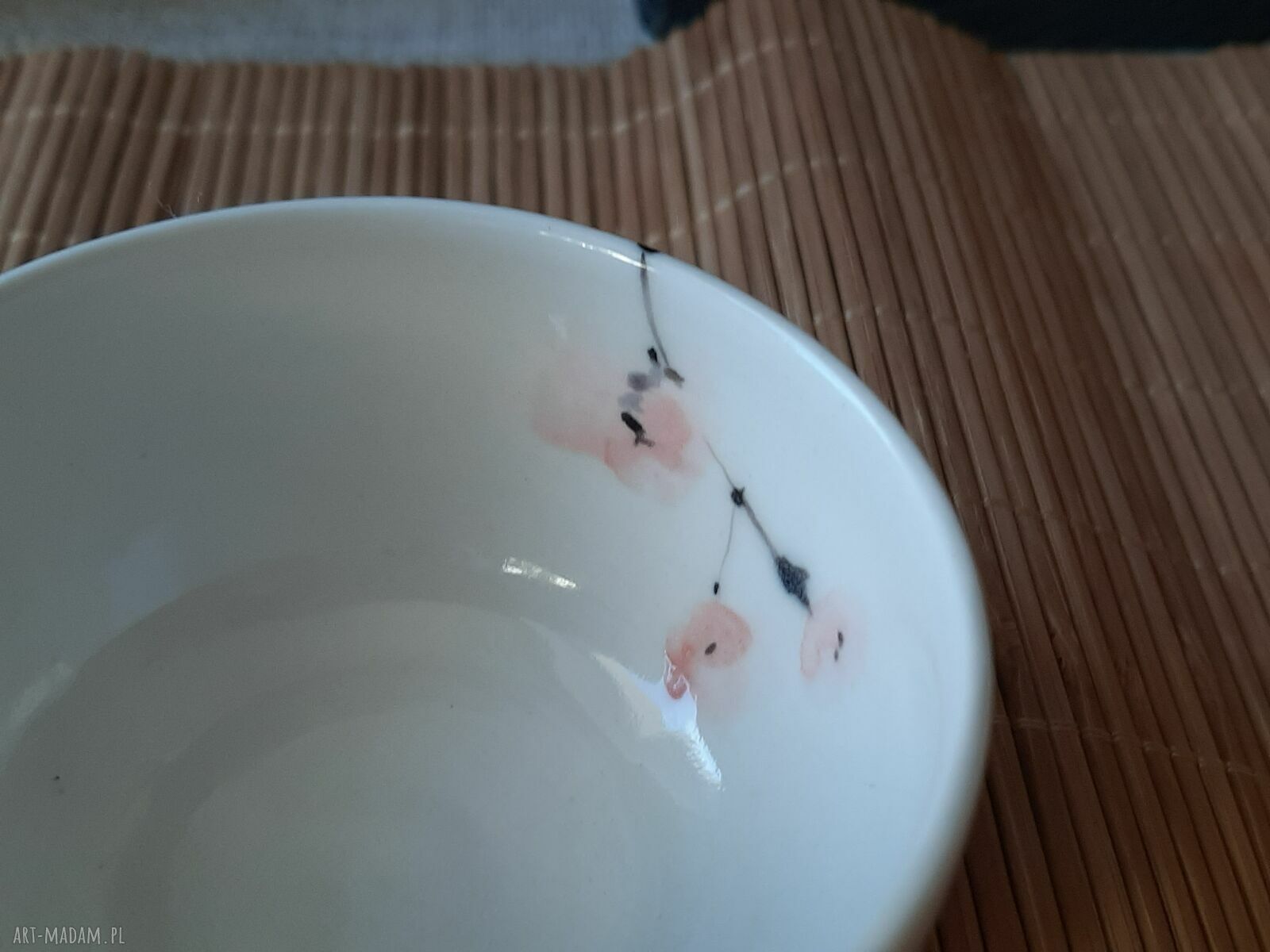 Porcelanowa czarka 80 ml w gałązki z różowymi kwiatami